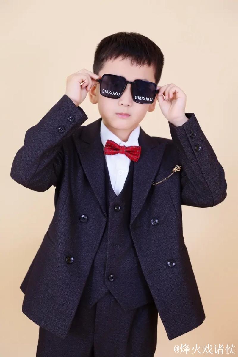 7岁中国男孩留洋半年踢出职业范儿