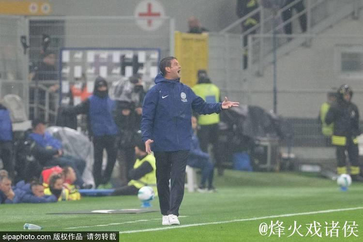 记者:佛罗伦萨对球员采取惩罚性封闭管理,瓦诺利也可能下课 记者:佛罗伦萨对球员采取惩罚性封闭管理,瓦诺利也可能下课